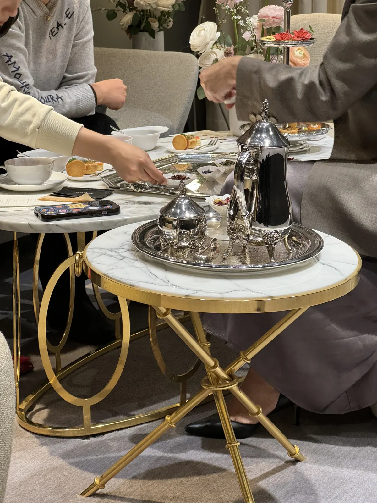 홍차블렌딩 은제 티포트와 블렌딩 재료 세팅